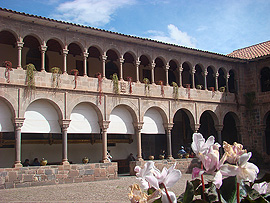 n&aacute;dvo�&iacute; kostela Santo Domingo