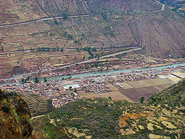 m�ste�ko Pisac z ji�n&iacute;ch ruin Pisacu