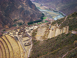jihov&yacute;chodn&iacute; �&aacute;st ruin nad &uacute;dol&iacute;m Urubamby