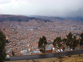pohled na La Paz z p�edm�st&iacute; El Alto