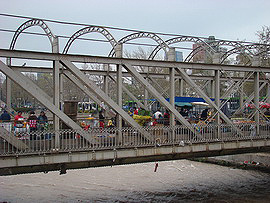 tr�i&scaron;t� na most� p�es Rio Mapocho